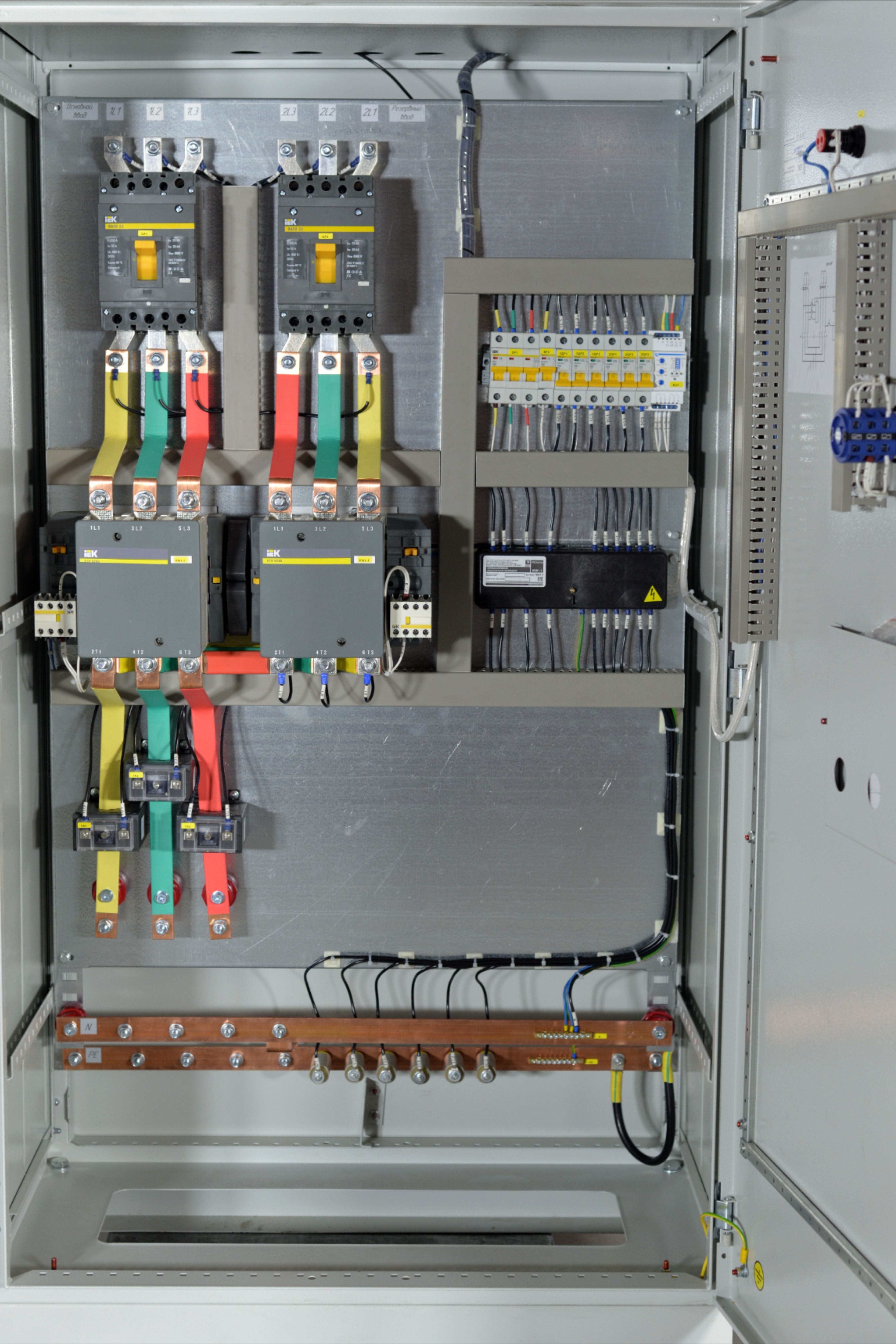 Шкаф автоматического ввода резерва (АВР)